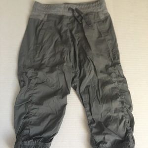 Girls ivivva jogger capri’s